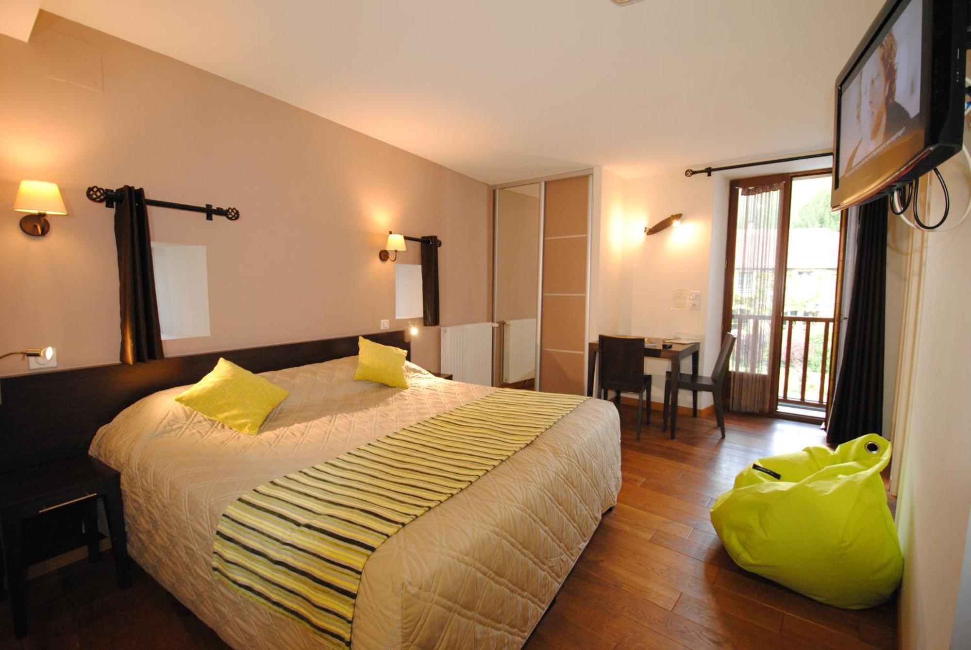 Logis Hostellerie Du Perigord Vert Brantome Exterior photo