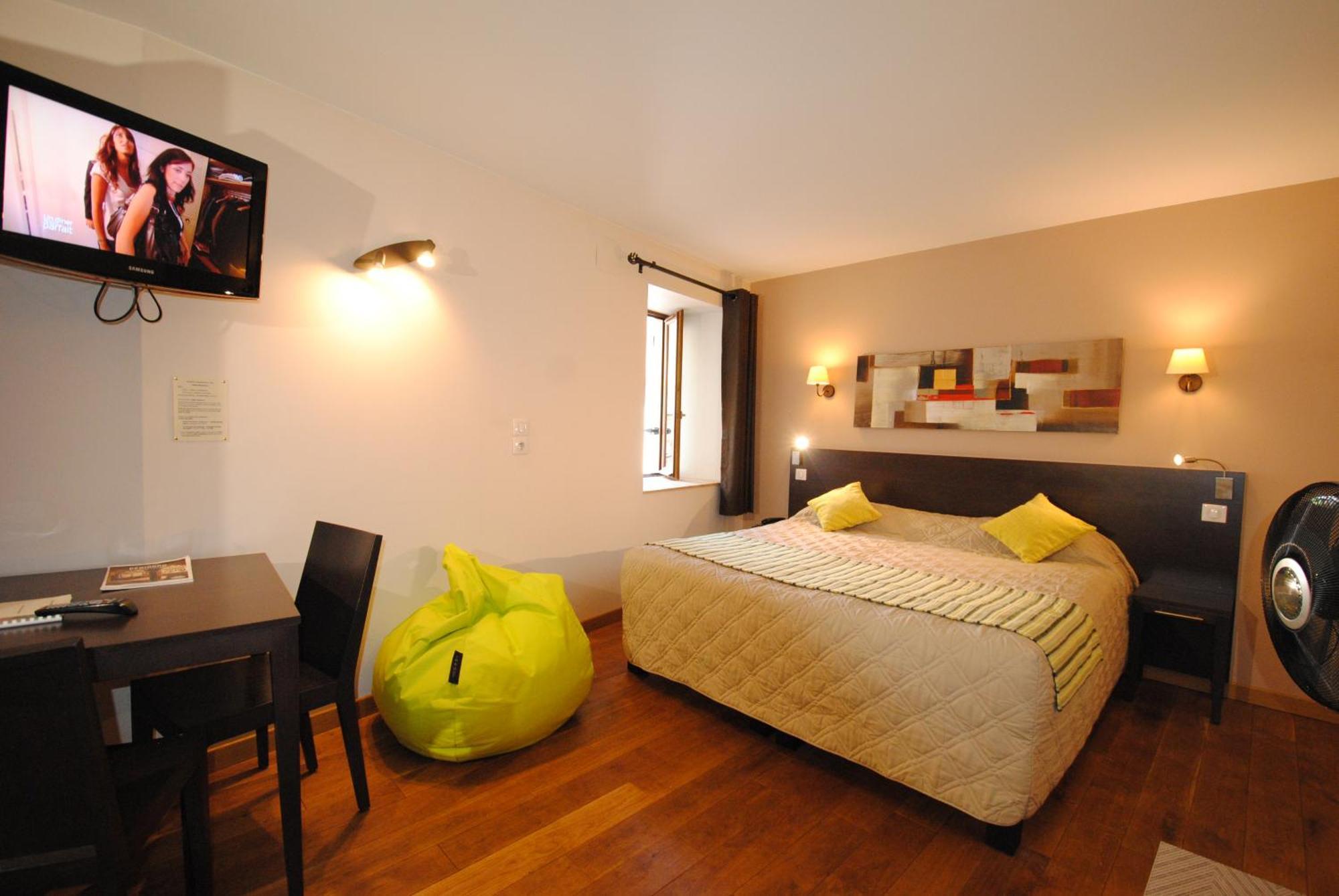 Logis Hostellerie Du Perigord Vert Brantome Exterior photo